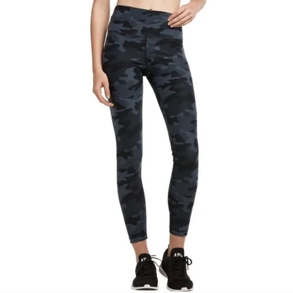 Lole Camo Capris  Legging - Lg - Picture 1 of 9